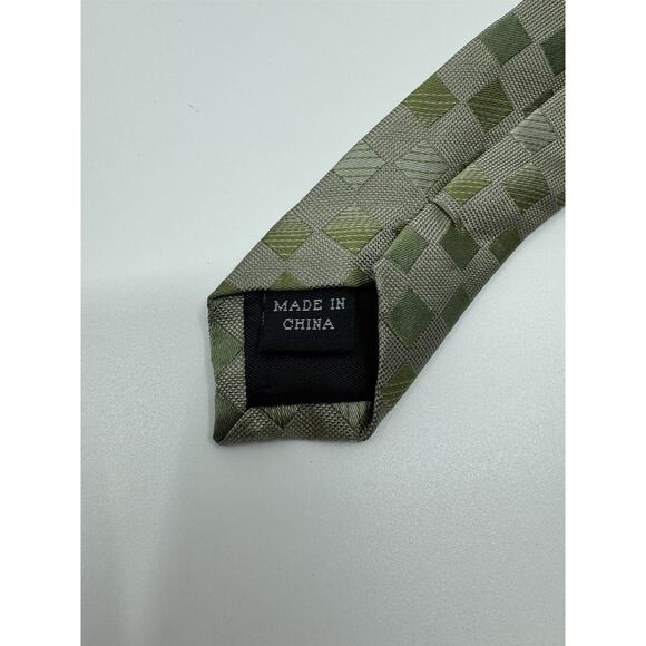 Kenneth Cole Reaction Mens Neck Tie Green and Gray Squares 100% Silk Tie - Picture 5 of 7